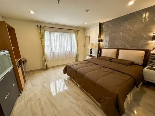 For rent: Top View Tower Sukhumvit 59, high floor, very spacious room, beautifully decorated bedroom, ready to move in