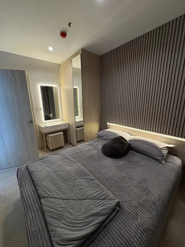For rent: NUE Noble Srinakarin-Lasalle, 39th floor. Excellent location, quiet and peaceful, not adjacent to any other units, only the fire escape on t
