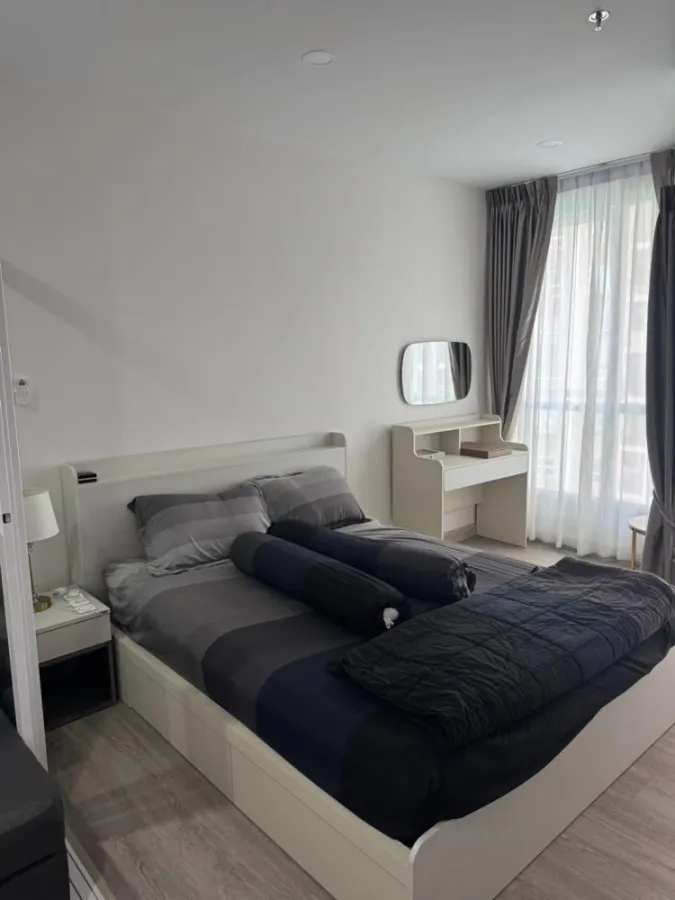 For rent: Supalai Loft, Phasi Charoen Station, 9th floor, pool view, fully furnished room, just bring your bags and move in. Reserve now!