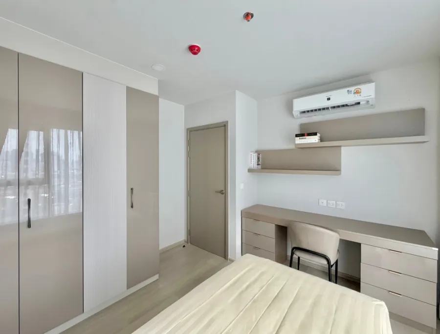 Selling Aspire Onnut Station, 17th floor, unobstructed view, fully furnished. Book now! Don't miss out!