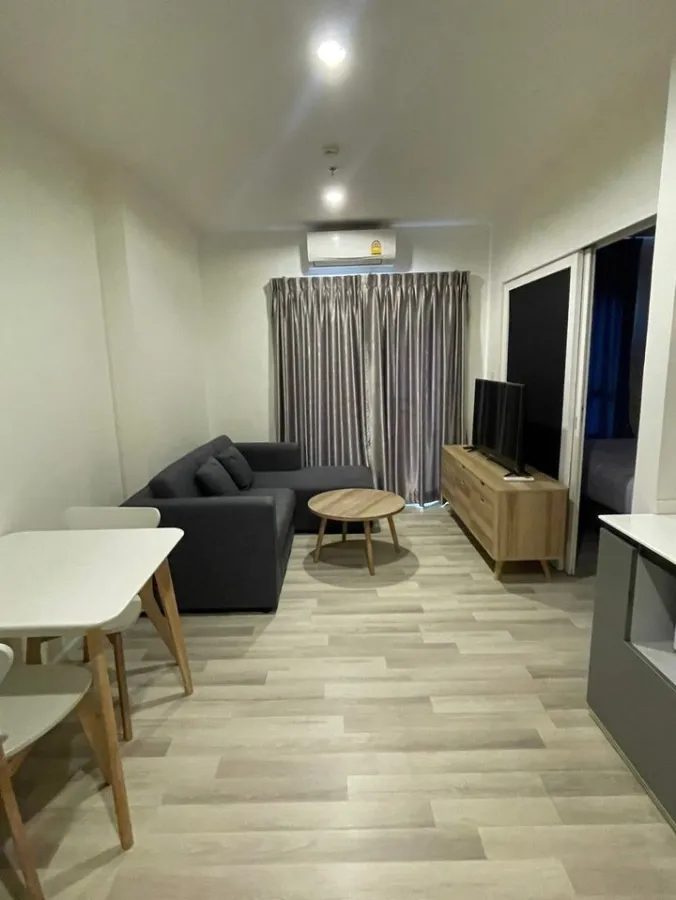 For rent: The key Sathorn-Charoenrat, 34th floor, very beautiful city view. The bed is soft and comfortable to sleep on. Hurry and reserve it.