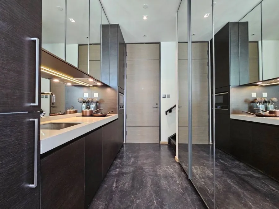 For rent!! Condo 28 Chidlom, duplex room Simple, elegant, expensive-looking furniture Just carry one bag and move in!!