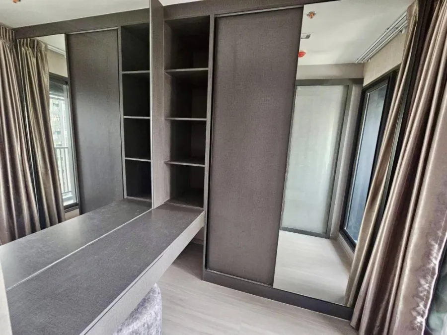 For rent: Life Ladprao, 30th floor, fully furnished room with walk-in closet. Interested? Book now. Don't wait.