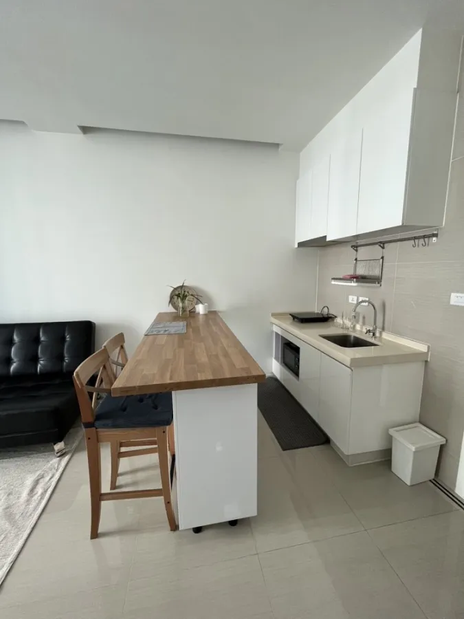 Condo for rent, T.C. Green, airy and comfortable, with balcony, fully furnished. End here.