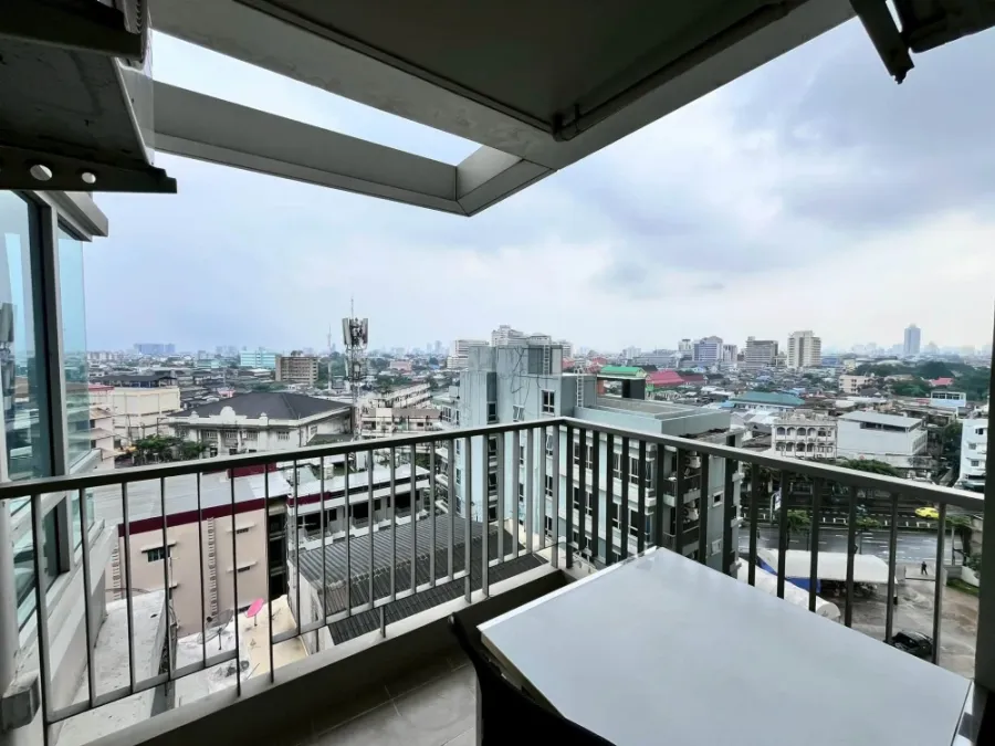For sale or rent: Motif Sathorn-Wongwian Yai. Spacious and comfortable unit with efficient use of space. Move-in ready; just bring your belongings. Do