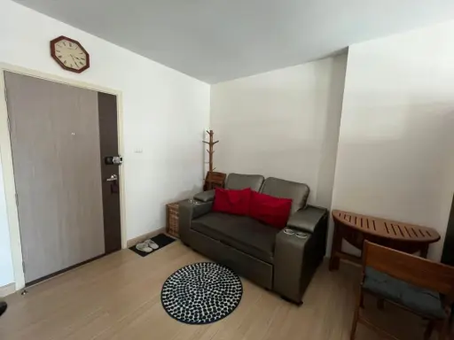 For rent Supalai Loft @ Talat Phlu Station complete with electrical appliances Comes with a fully adjustable sofa. Book now.