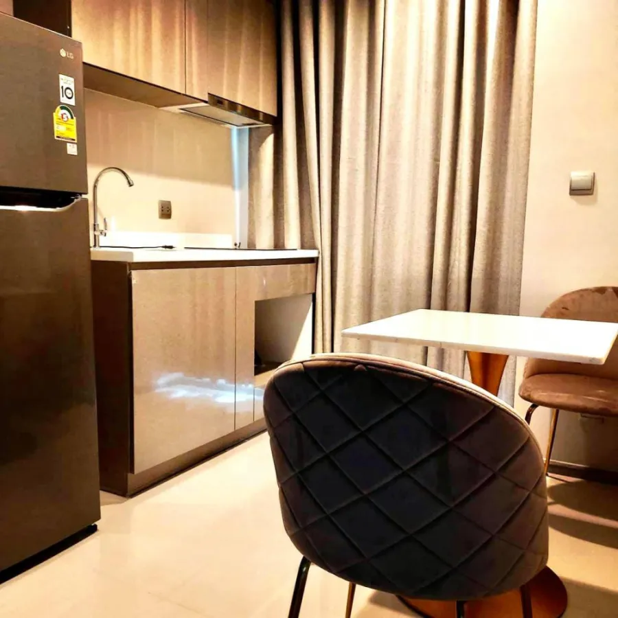 For rent, Life Asoke-Rama 9, fully furnished room, high floor, great view, nothing better than this, don't miss it.