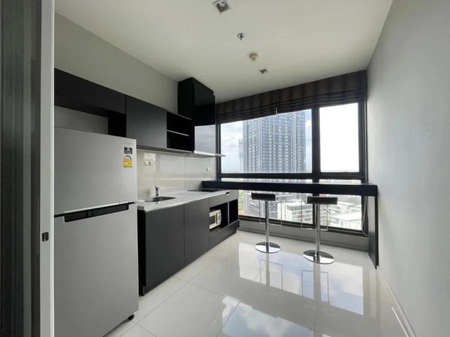 For rent: Rhythm Sukhumvit 44/1, ready to move in, 16th floor, beautiful view, great price, you'll regret it later.