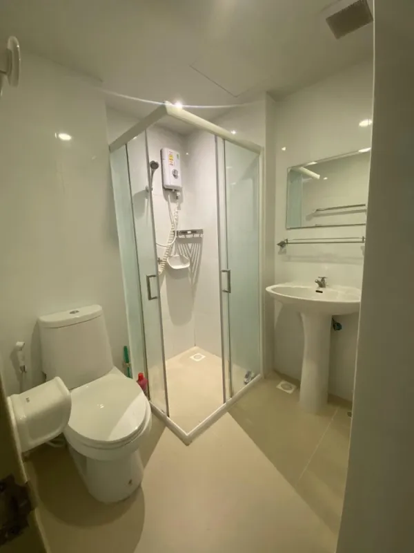 ให้เช่า The Escape Condominium ชั้น 6 วิวสระ สิ่งอำนวยความสะดวกมากมาย อยู่แล้วสบายใจ ย้ายเข้าอยู่เลย
