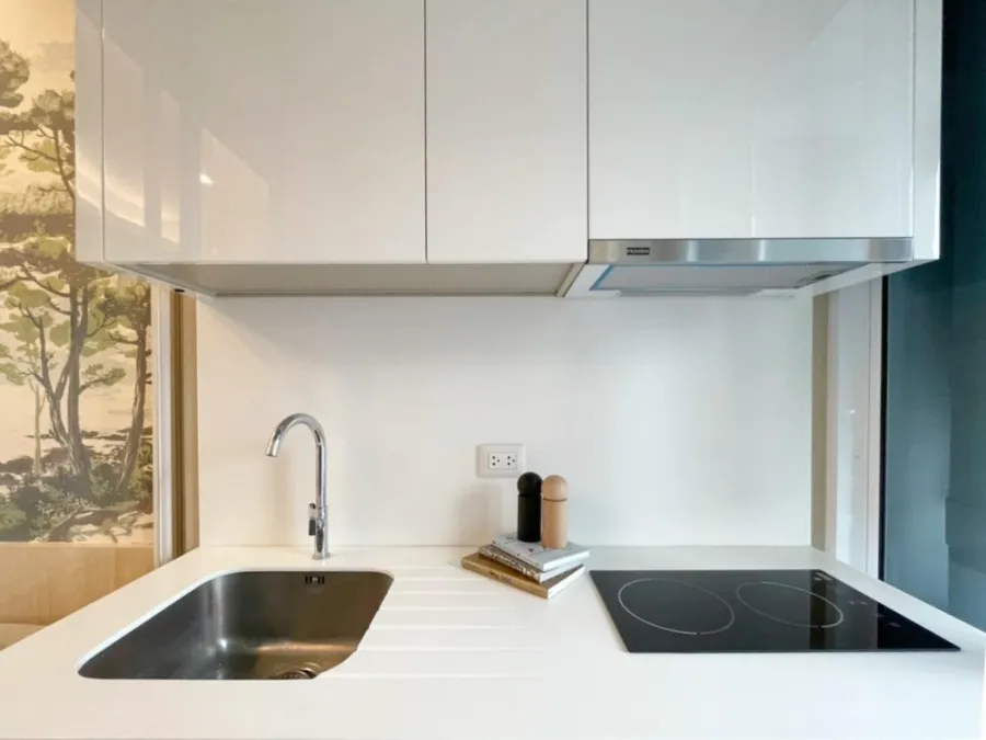 For rent, The Saint Residences, 28th floor, beautifully decorated room, very nice, Buit-In, super popular, can't miss it, book now.