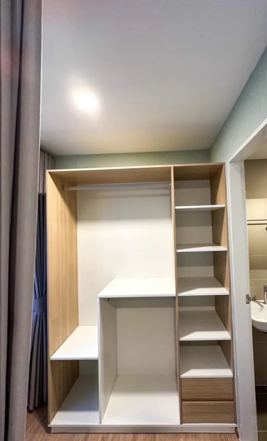 Condo for rent, Senakit BTS Saphan Mai, nice room, fully furnished, garden and swimming pool view, book now.