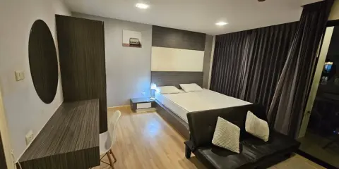 ให้เช่า Living Avenue Bangsaen ห้องชั้น 8 เฟอร์ครบครัน วิวสระว่ายน้ำ รีบจองเลย