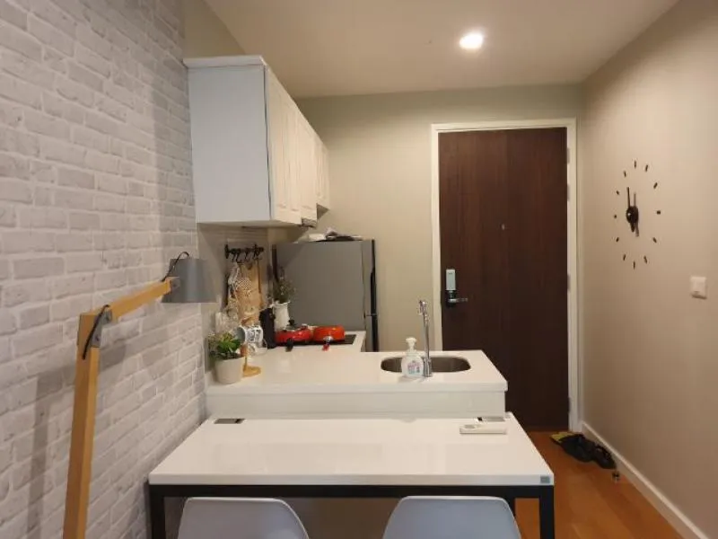 Condo for rent, Let Dwell Sukhumvit 26, beautiful room, fully furnished, ready to move in, this price is great.