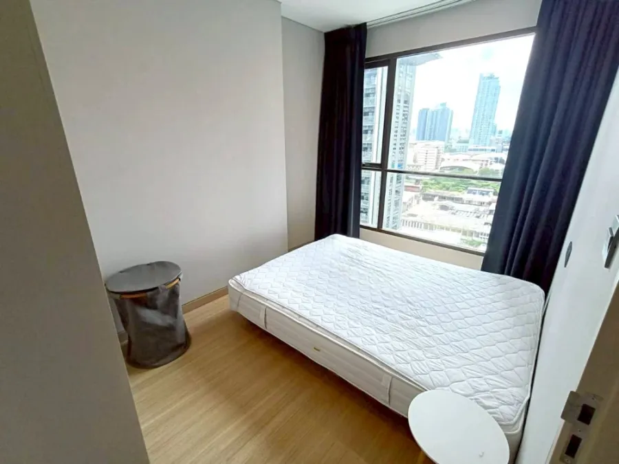 For Rent: Lumpini Suite Phetchaburi-Makkasan. Ready-to-move-in unit. Everything you need in one place. Just bring your suitcase and move in! Don't wai