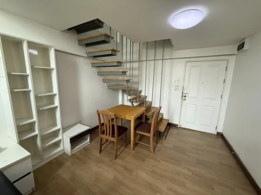ให้เช่า Zoom Condo Place พื้นที่ใช้สอย 51 ตรม. ห้อง Duplex 2 ชั้น 1 ห้องนอน พร้อมเฟอร์ครบ ห้ามพลาด