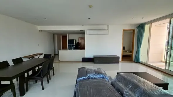 For sale: The Empire Place Sathorn, ready to move in, fully furnished, spacious and comfortable room, suitable for a family. Reserve now!