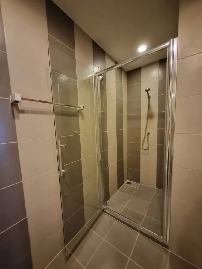 For rent, Motive Condo Sathorn - Wongwian Yai, 12th floor, fully furnished, complete with electrical appliances, book now.
