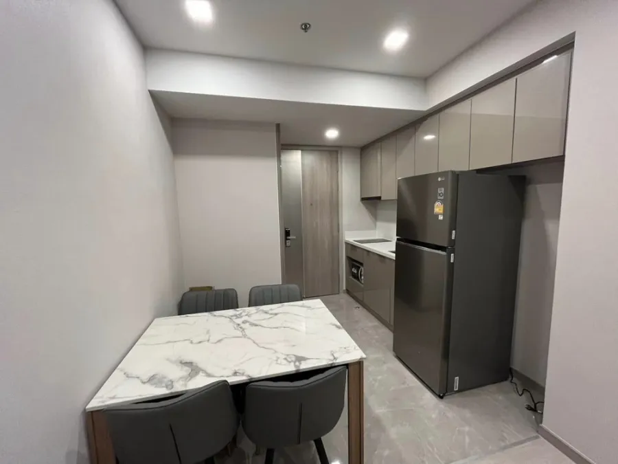 For rent, One 9 Five, Asoke, Rama 9, 27th floor, good-looking, stylish room with premium furniture. Don't miss it.