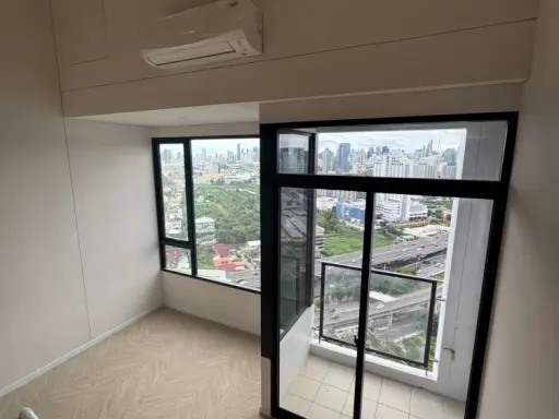 Sell ​​Condo Landmark at MRT Station, 19th floor, Building B Sell empty room, good location, convenient transportation, don't miss