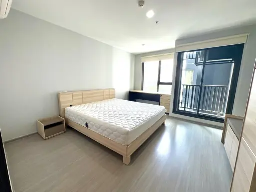For sale: Life Ladprao Studio, larger than usual, not too far from the elevator, not next to the garbage room, no afternoon sun, not too hot, reserve images
