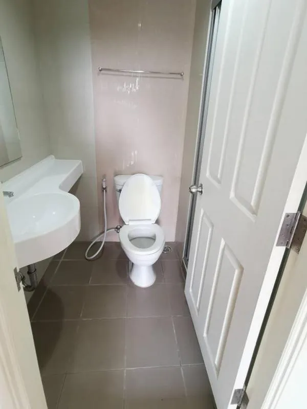 For sale, for rent!! Lumpini Ville condo, Phatthanakan-Phetchaburi New Road, pool view, good location, convenient transportation, hurry up!!