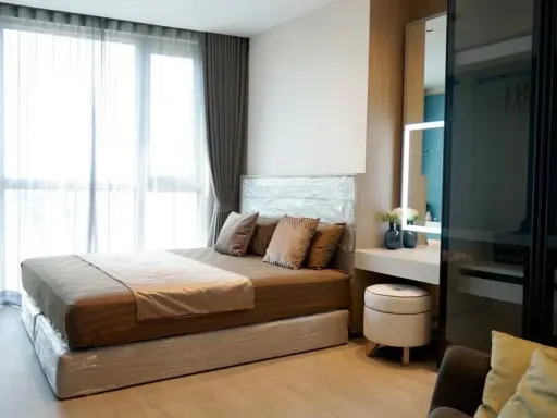 Condo for rent at Sky Walk & Weltz Residence. Spacious and comfortable rooms with plenty of usable space. Amazing price! Book now!