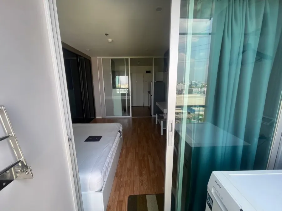 Condo for rent Lumpini Ville Phatthanakan-Srinakarin. The room is decorated and ready to move in. Separate kitchen. Don't miss out on something good l