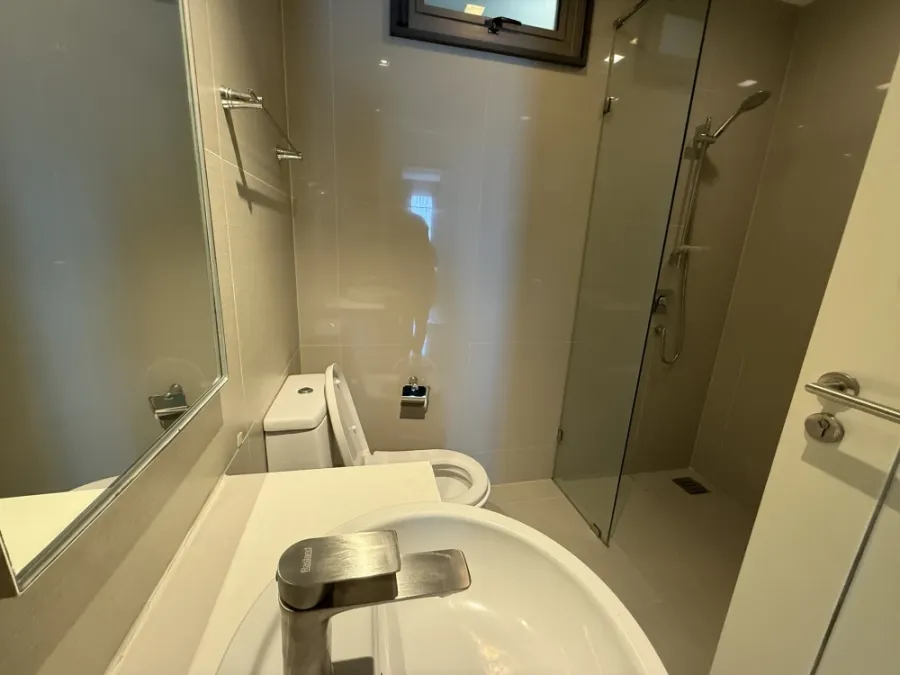 For sale or rent: Star View condo, very large 2 bedrooms, 2 bathrooms, high floor, great ventilation, river view. Don't miss out!