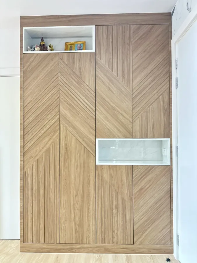 For rent: Life Asoke-Rama 9, beautiful room, decorated in a controlled tone, built-in marble pattern wall, very cool, don't miss it.