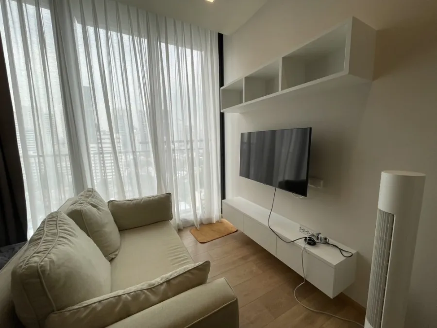 Condo for rent, Noble Around Sukhumvit 33, well proportioned room. Fully furnished, don't miss it!!