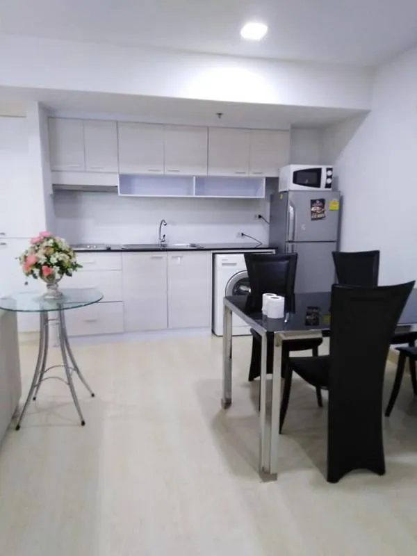 Don't miss for rent My Resort Bangkok condo, very beautiful room, decorated in white tone, fully furnished, ready to move in. Rent today