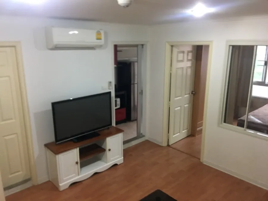 Condo for rent Lumpini Ville Cultural Center Complete with electrical appliances, fully furnished, ready to move in. Don't wait.