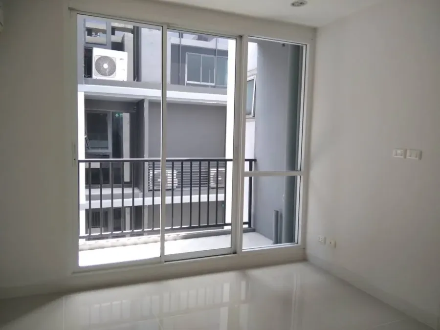 Condo for sale: Levo Ladprao 18 Phase 2, empty room, reasonable price. Come and reserve your spot today. Don't miss out!