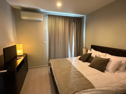 Condo for rent, Rhythm Sukhumvit 44/1, 5th floor, spacious room, great garden view. It's such a nice place to live. Hurry and reserve now.