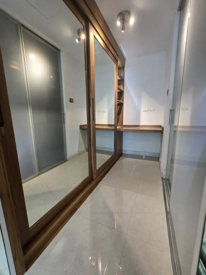 Condo Apus for rent, spacious room, lots of usable space, beautiful wallpaper, good location, don't miss out on this great deal.