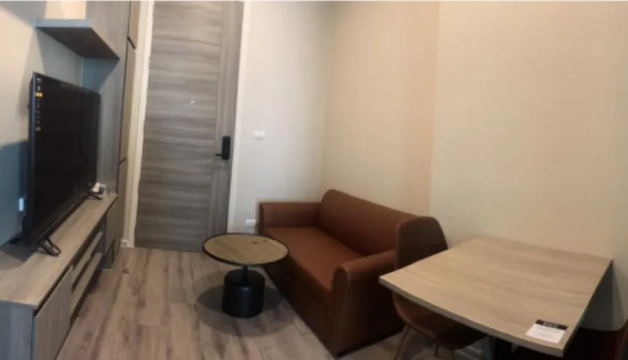 For rent, Knightsbridge Collage Ramkhamhaeng, 12A floor, beautiful room, fully furnished and electrical appliances. Book now.