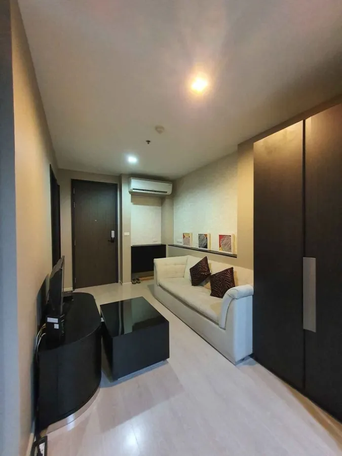 ขาย Rhythm Sukhumvit 44/1 ชั้น 8 วิวสวน ห้องกว้าง กั้นเป็นสัดส่วน โซฟานั่งสบาย พลาดแล้วจะเสียใจ