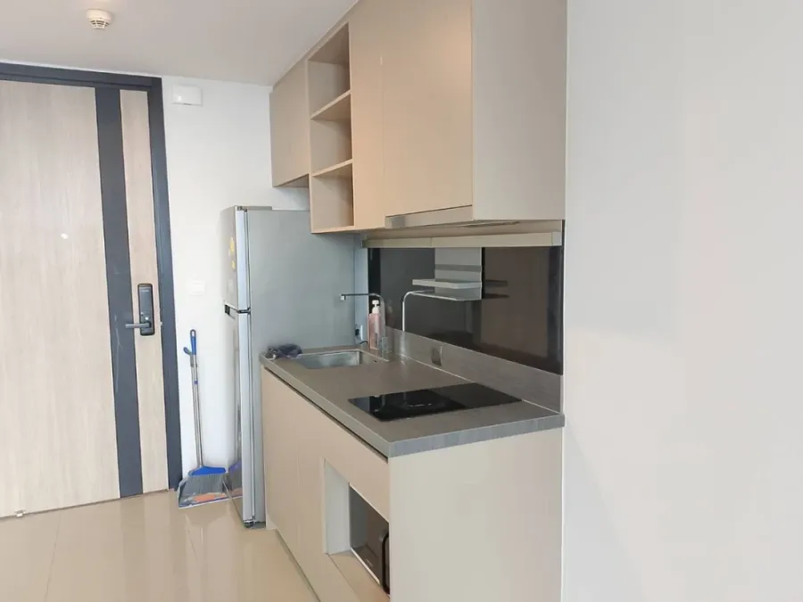 For rent: Oka Haus Sukhumvit 36, 25th floor, spacious room, fully furnished, nice to live in. Reserve now, don't delay.