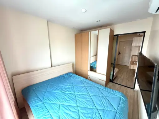 For rent: Hi Sukhumvit 93, 1 bedroom, 1 bathroom. Comes with a large, comfortable sofa. Great location. Book now!