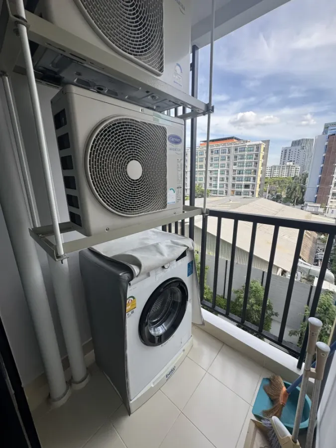 For rent HI Chaengwattana 19 Condo, a nice room, comes with complete furniture. Don't miss out on this great deal.