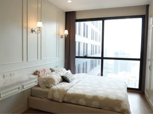 For rent: Ashton Chula - Silom, 43rd floor, highest level, excellent city view. Perfectly decorated with built-ins. Book now.