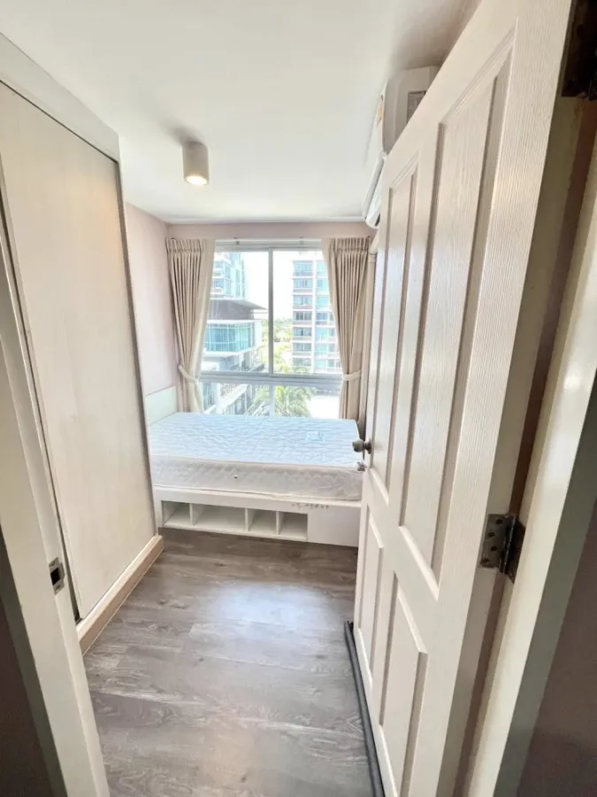 Swift Condo for rent, corner unit, quiet, spacious living area, fully equipped with amenities. Book now!