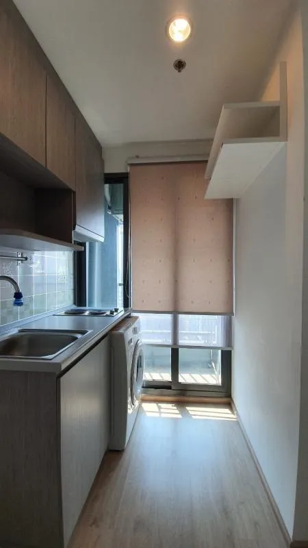 Urgent sale, Ideo Condo, Wutthakat, beautiful room, ready to move in. Built-in furniture in the whole room, complete electrical appliances, book now
