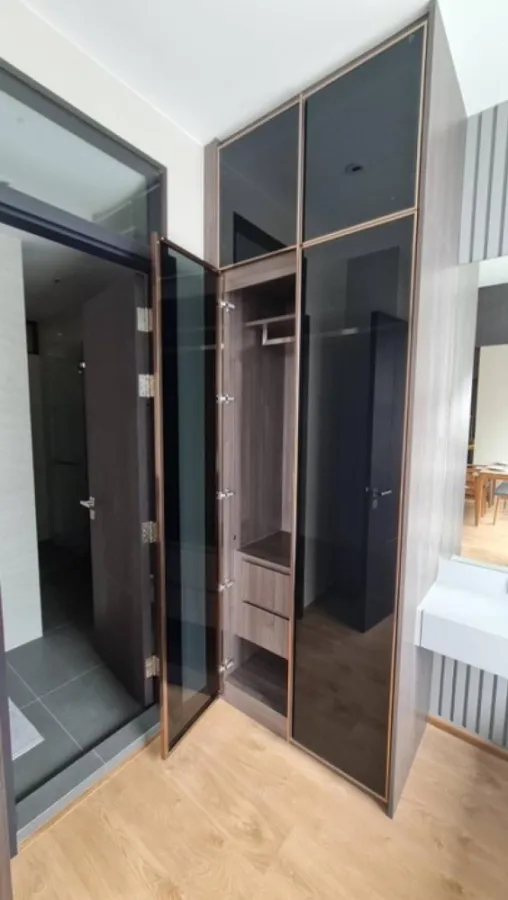 For rent, The Fine Bangkok Thonglor-Ekkamai, 18th floor, comes with furniture and complete electrical appliances. Book now.