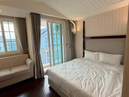 Grand Florida Beachfront Condo Resort, Pattaya for rent. Fully furnished with appliances including a microwave and all kitchenware. Book now! images