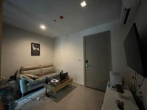 Condo for sale Life Asoke-Rama 9, ready to move in, 8th floor, comes with a very good price, good for buying to live in yourself, good for investing,