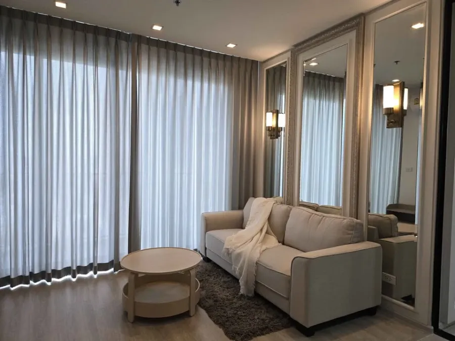 Quinn Ratchada 17 for rent, 1 bedroom, 1 bathroom, decorated in a cool theme, built-in headboard, beautiful city view, reserve now.