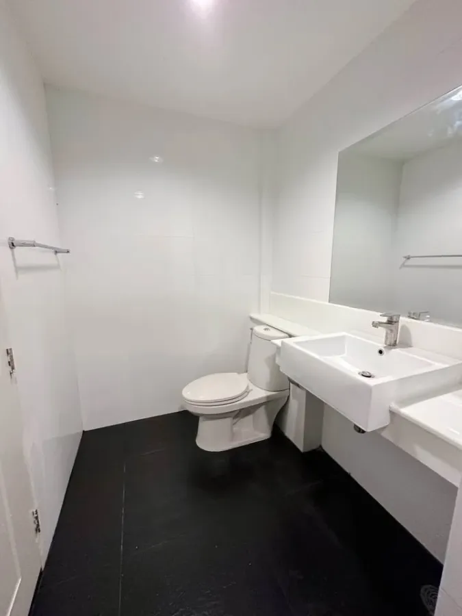 D65 Condominium for rent. Spacious and ready to move in. Fully furnished. Book now!