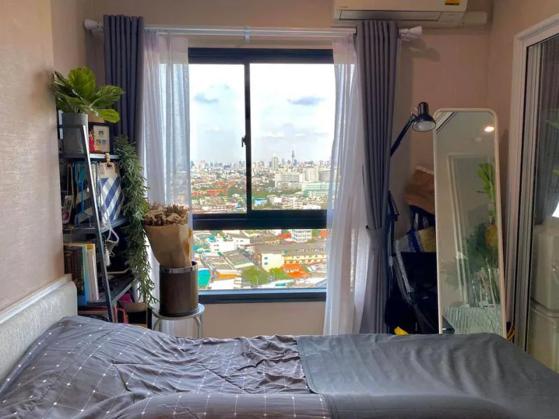 It has arrived. Quick sale. The Parkland Phetkasem-Thapra. top floor room with the view of Phra Kaew Perfect for relaxation