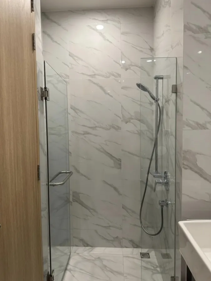 For rent, Noble Bee 19, Built-in decoration, beautiful design, inviting, fully furnished, hurry to reserve now, don't be late, hurry up.